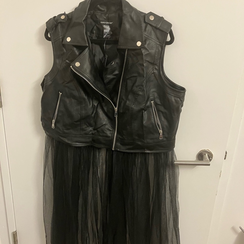 Ashley Stewart Black Sleeveless Asymmetrical Crop Top - Picture 5 of 5
